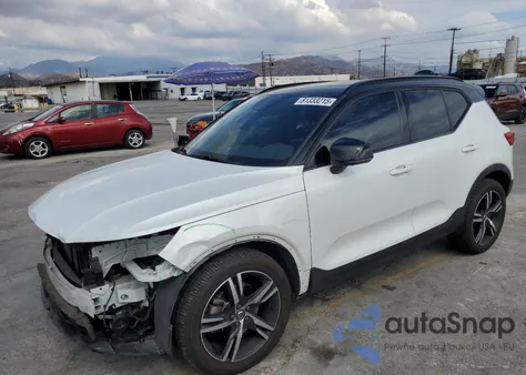 2019 Volvo Xc40 T5 Momentum z USA, uszkodzony, nr VIN YV4162XZ0K2004752